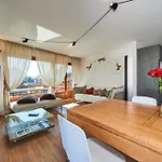 Отель Av De La Gare 4, Rond-point, 4br, Skilift350m!