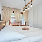 Av De La Gare 4, Rond-point, 4br, Skilift350m!