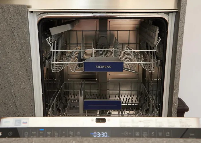 Отель Av De La Gare 4, Rond-point, 4br, Skilift350m!