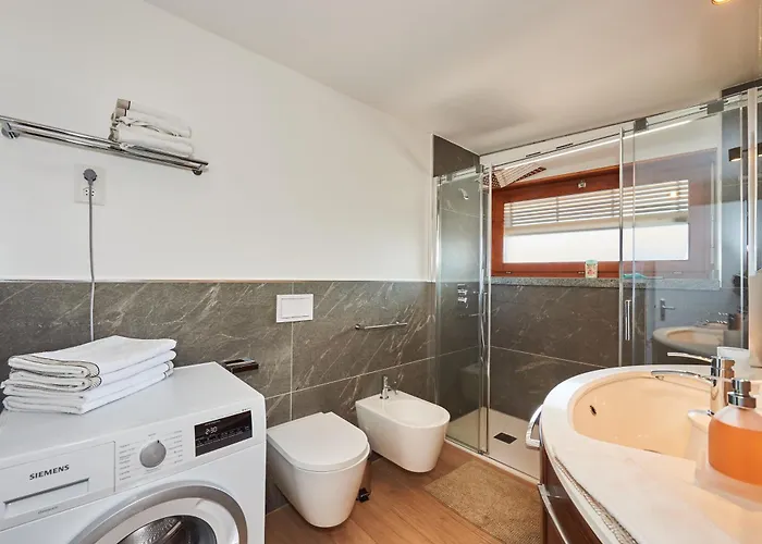 Отель Av De La Gare 4, Rond-point, 4br, Skilift350m! *