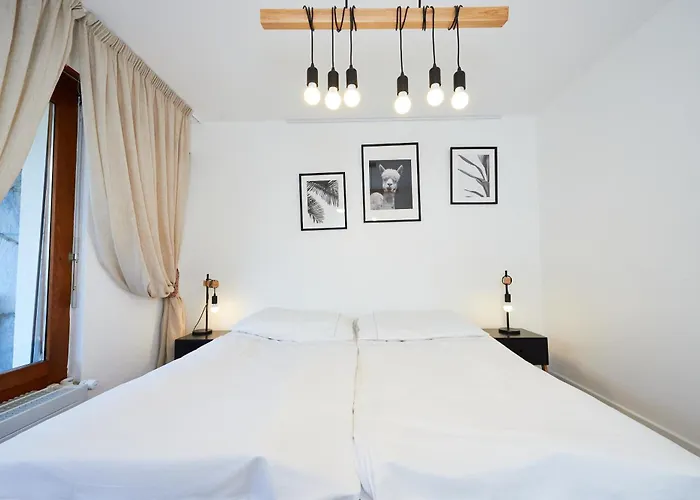 Av De La Gare 4, Rond-point, 4br, Skilift350m! *